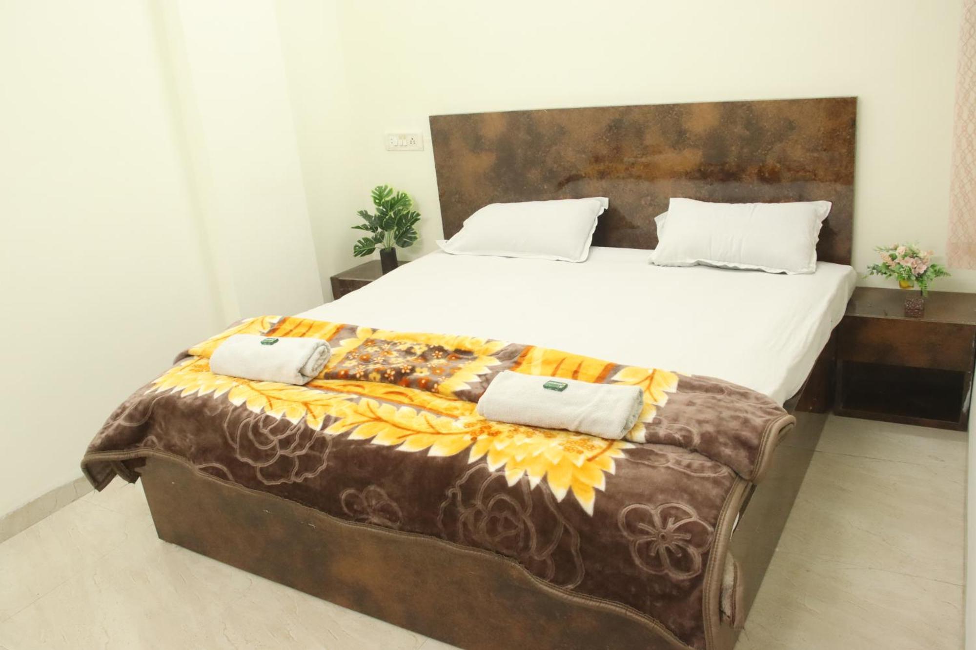Taj Bi Plaza Homestay