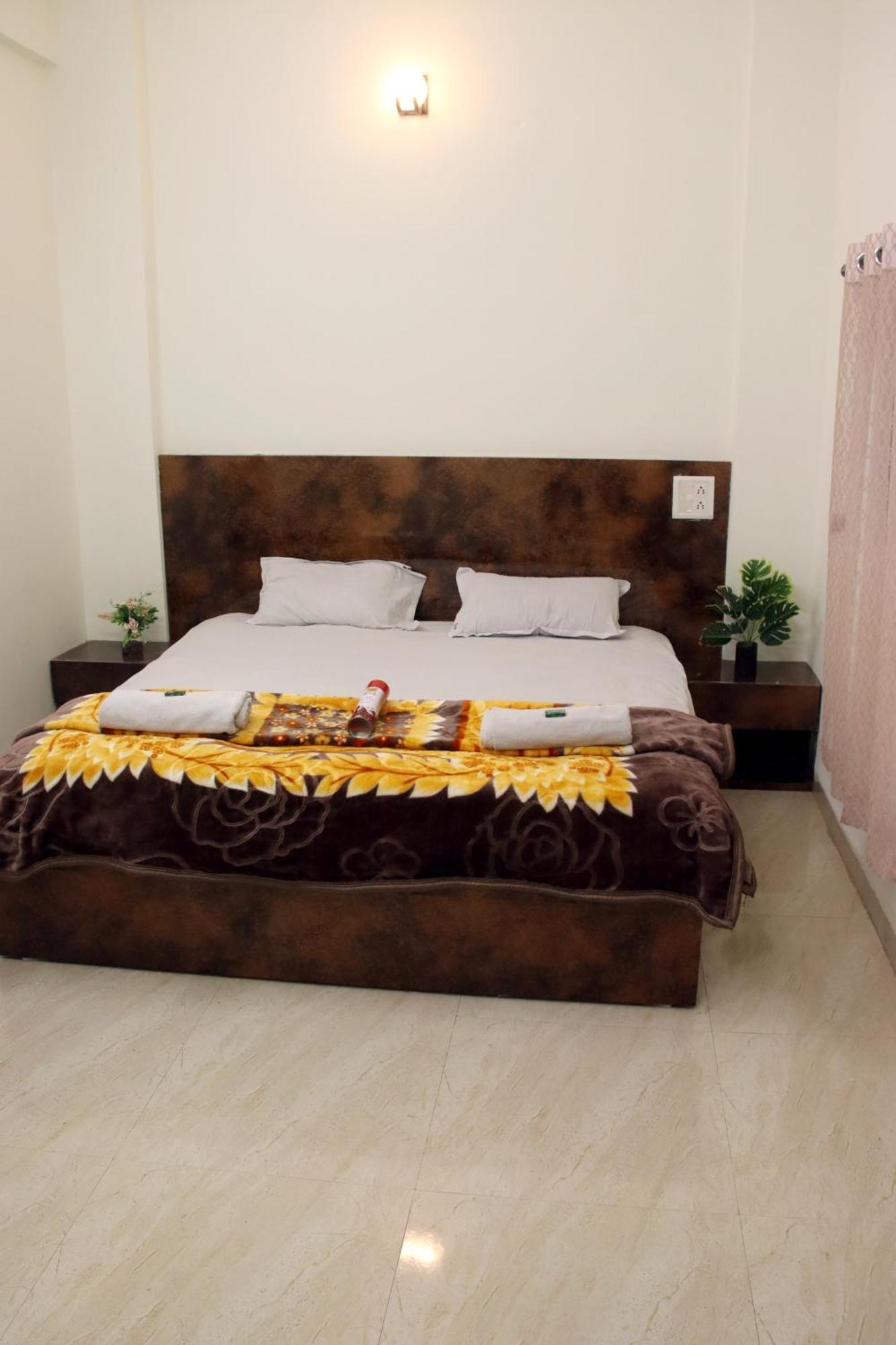 Homestay Taj Bi Plaza *